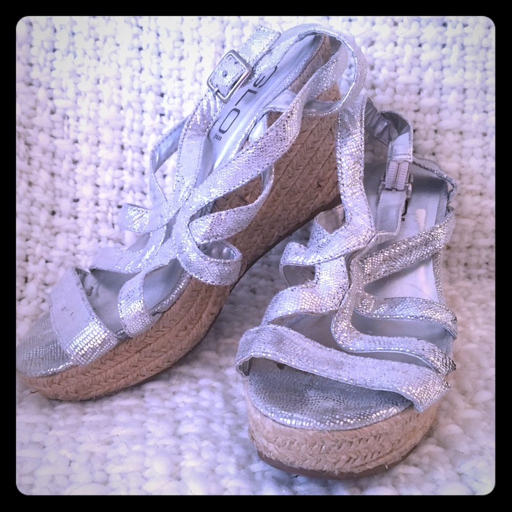 Glo Silver size 7 Sandals